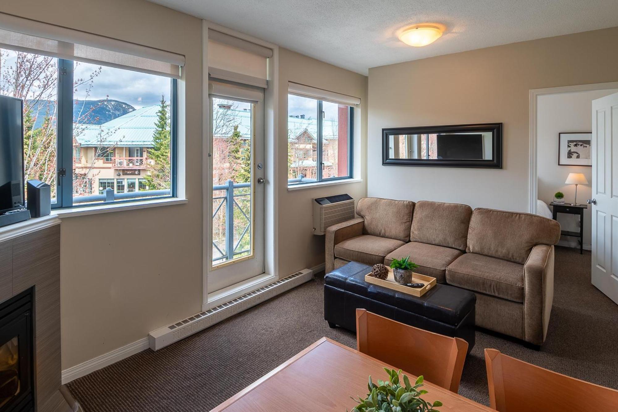 Alpenglow Lodge Fika One Bedroom By Mva Whistler Esterno foto